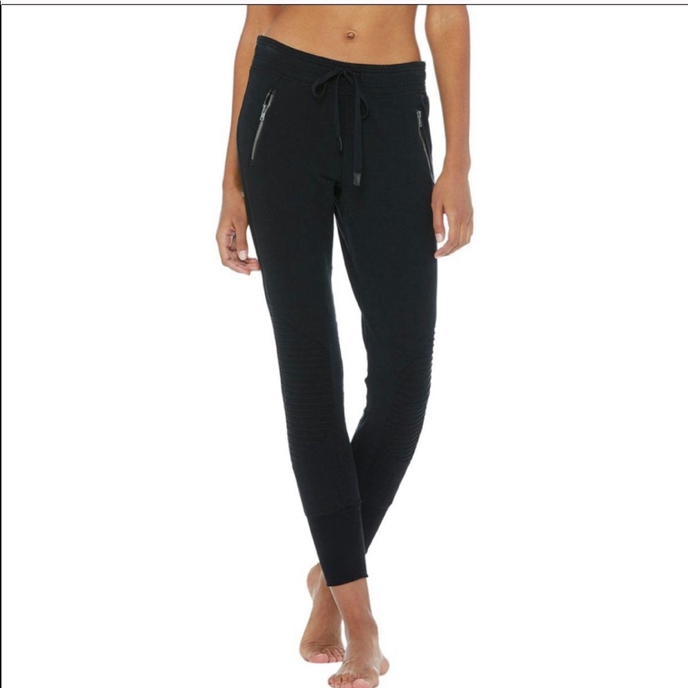 ALO YOGA women’s urban Moto sweatpant, black
